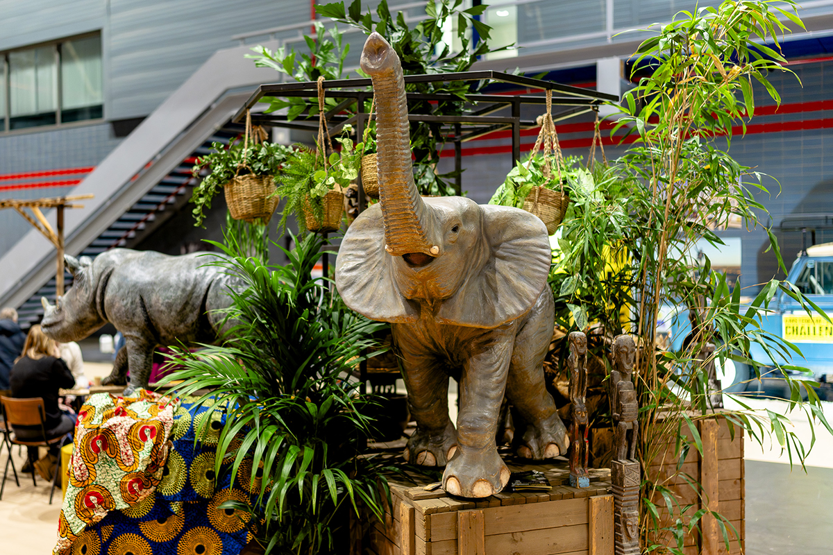 Afrikaanse olifant in als decorstuk Vakantiebeurs