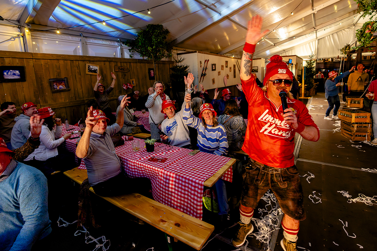 Hansi in de Bierstube op Vakantiebeurs